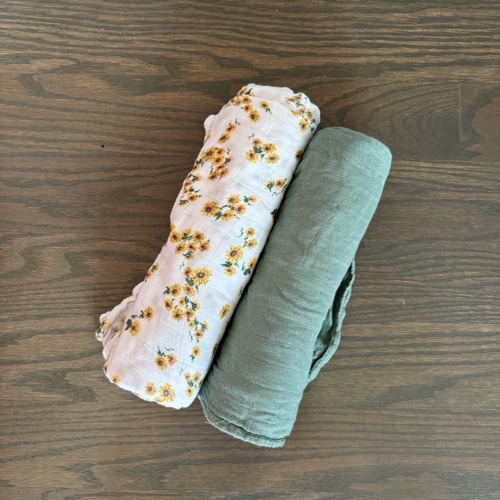 Little Unicorn Deluxe Bamboo Muslin Swaddle Blanket 2 Pack Ditsy Sunflower